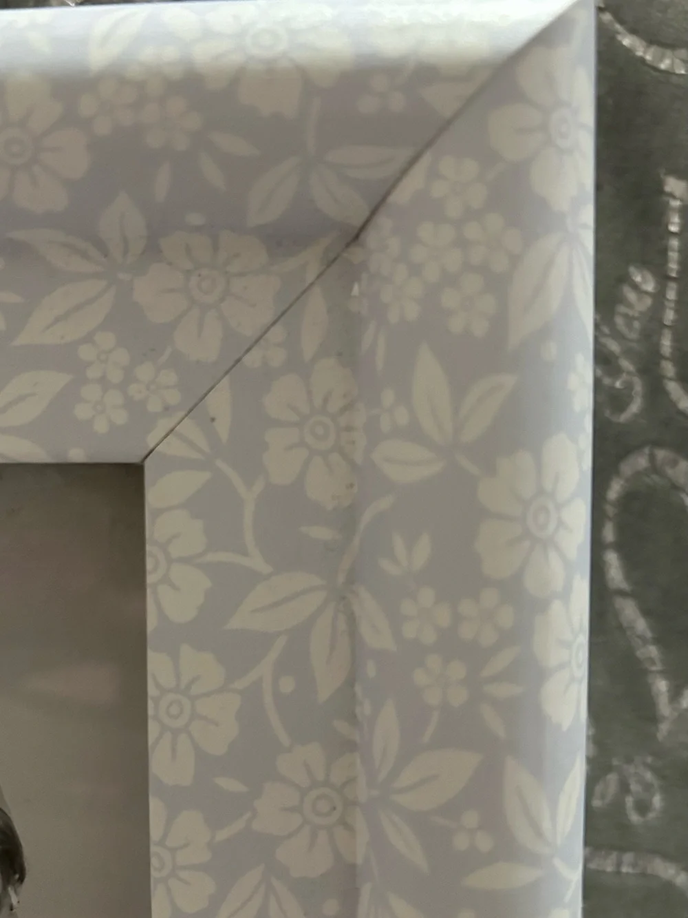 NWT New View Gifts, Pastel Blue, Floral 4x6”, Resin Picture Frame